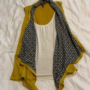 Sleeveless vest top